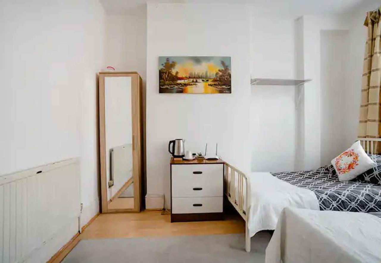 Homestay Near Tottenham Hotspur Stadium Londres Exterior foto
