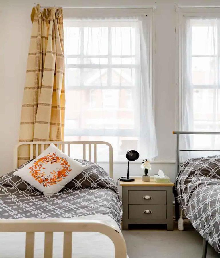 Homestay Near Tottenham Hotspur Stadium Londres Exterior foto