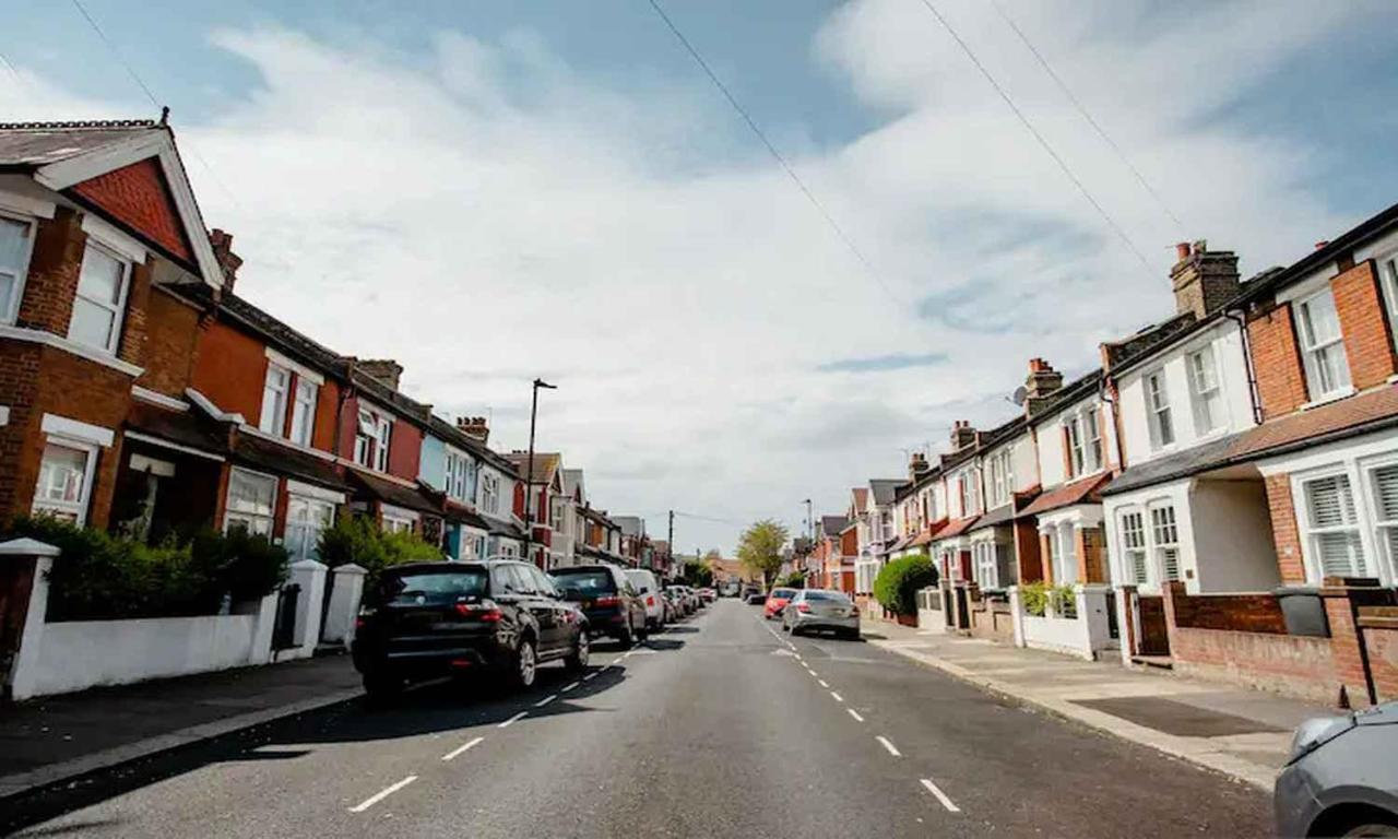 Homestay Near Tottenham Hotspur Stadium Londres Exterior foto