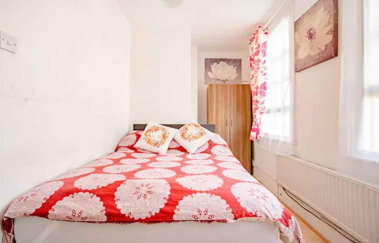 Homestay Near Tottenham Hotspur Stadium Londres Exterior foto